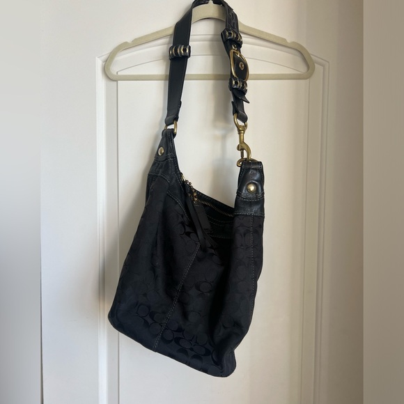 COACH | EXCELLENT CONDITION! Bleecker Black Signature Bucket Bag - Picture 8 of 15
